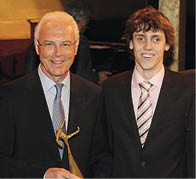 Franz Beckenbauer (li.) mit dem Sieger Stephan Engelhardt
